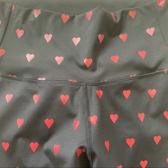 CHRLDR Black with Red Heart all over design high waisted leggings Large NWT - Picture 3 of 7